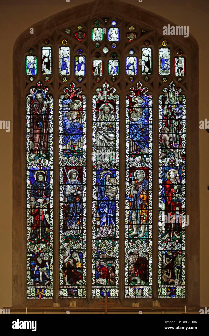 Fenêtre est, mémorial de la première Guerre mondiale, intérieur, église paroissiale de tous James, Chipping Campden, Cotswolds, Angleterre, Grande-Bretagne Banque D'Images