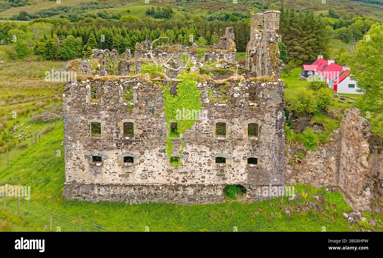Bernera Barracks Glenelg Écosse construit en 1717 vue des cheminées murales en pierre et des fenêtres Banque D'Images