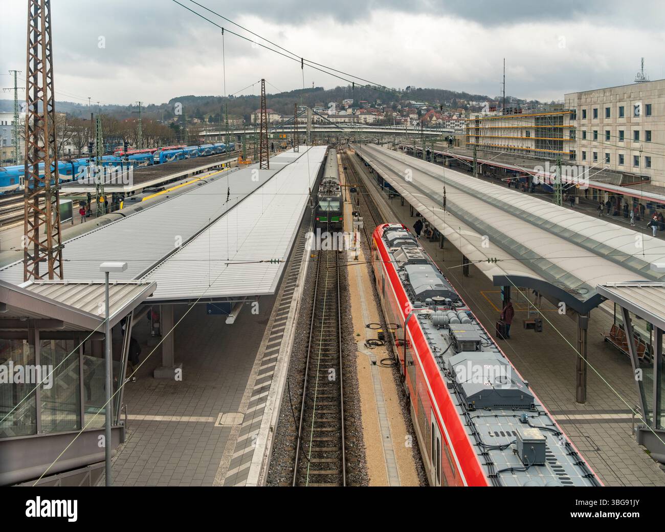 Paysage de chemin de fer à angle élevé vu à Ulm, une ville dans un état nommé Baden-Wuerttemberg dans le sud-ouest de l'Allemagne Banque D'Images