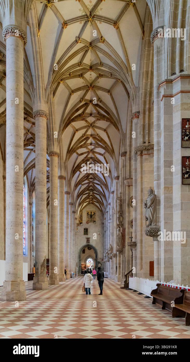Paysage à l'intérieur de la Ulm Minster à Ulm, une ville dans un état nommé Bade-Wuerttemberg dans le sud-ouest de l'Allemagne Banque D'Images