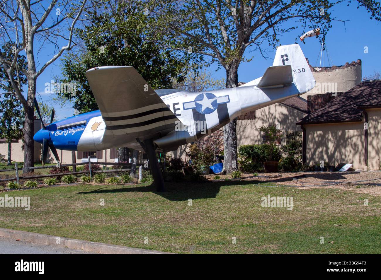 Dînez comme un as de la seconde Guerre mondiale au 57th Fighter Group d'Atlanta, un restaurant d'aviation vintage sur le thème du hangar. Banque D'Images
