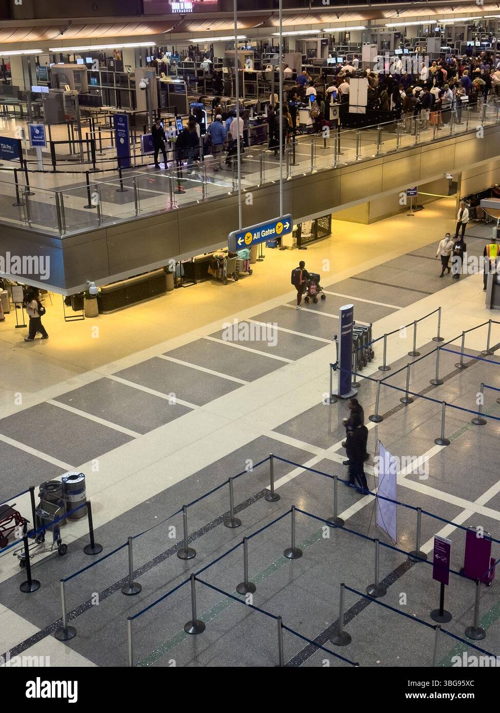 17 MAI 2025 - Los Angeles, États-Unis - les départs et la zone d'enregistrement de l'aéroport LAX Los Angeles Banque D'Images