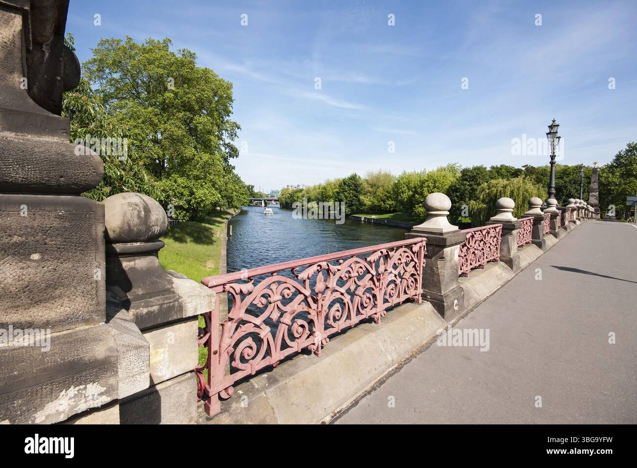 Pont sur la Spree, Paulstrasse, Berlin, Allemagne, Europe Banque D'Images