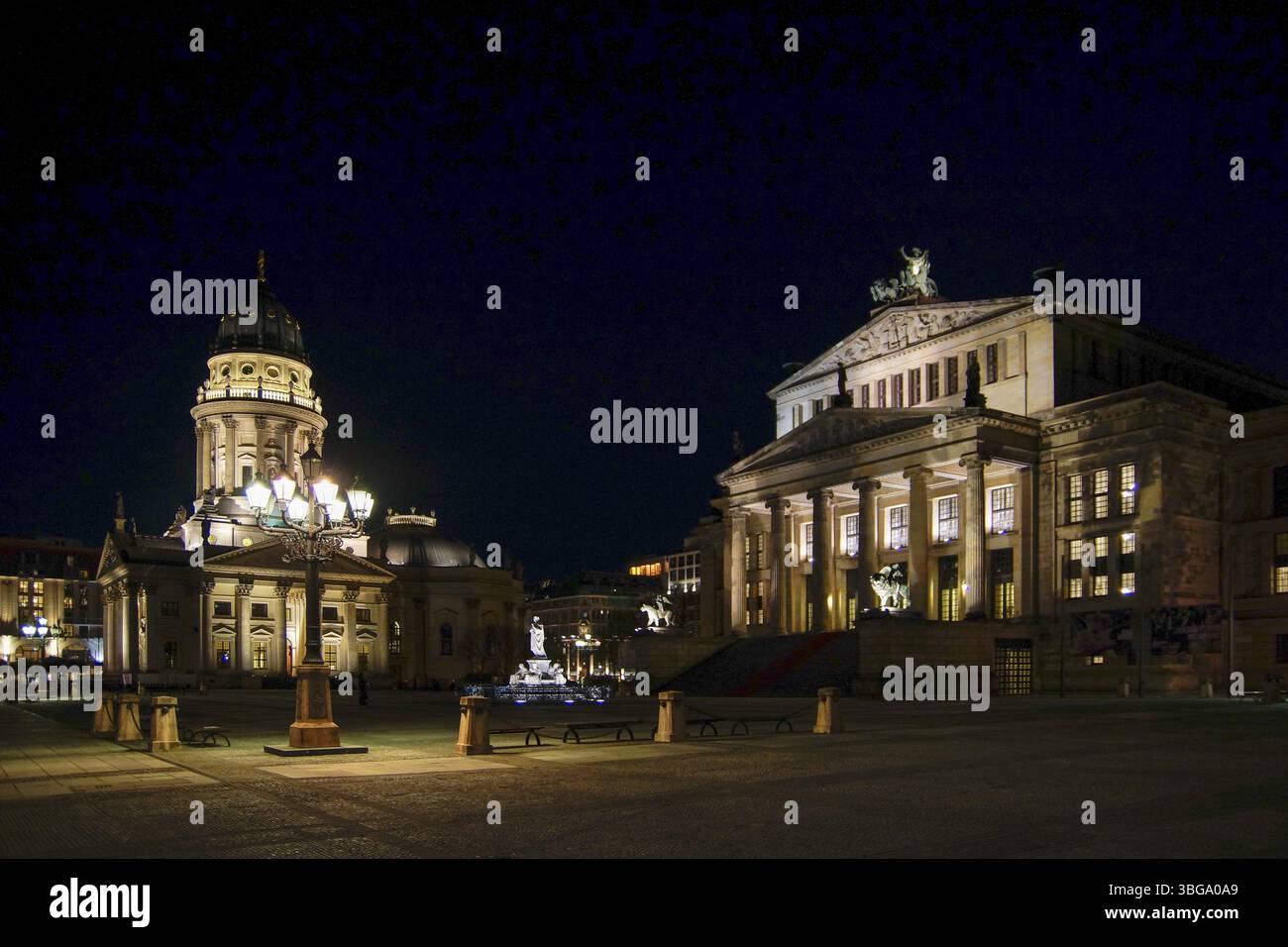 Gendarmenmarkt à Berlin la nuit Banque D'Images