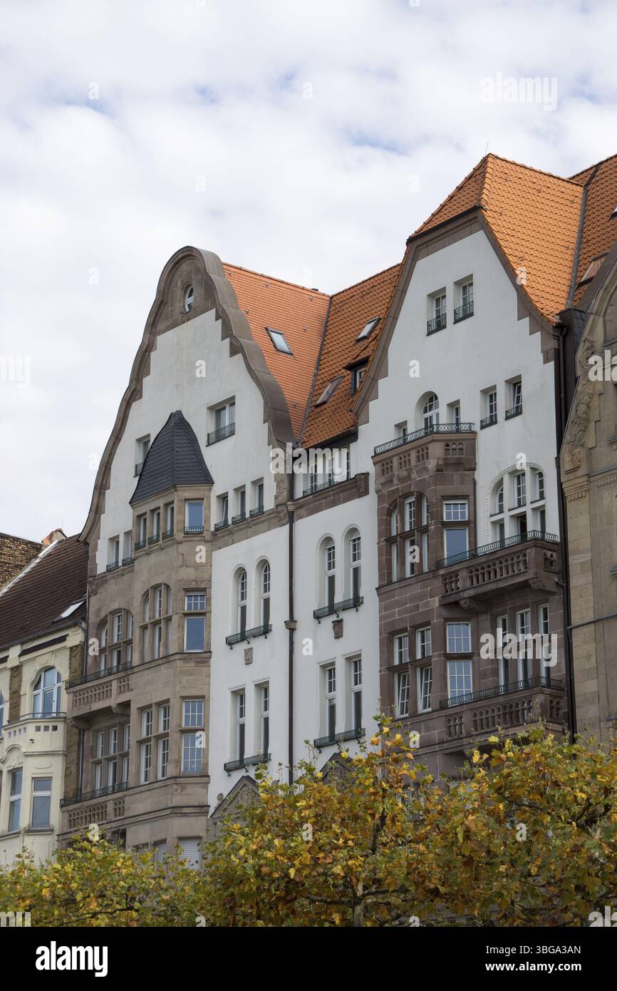 Rangée de maisons sur la promenade du Rhin à Duesseldorf, Allemagne, Europe Banque D'Images