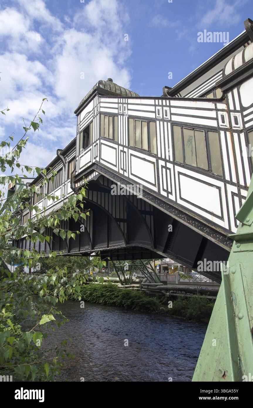 Gare ferroviaire suspendue Werther Bridge à Wuppertal, Allemagne, Europe Banque D'Images