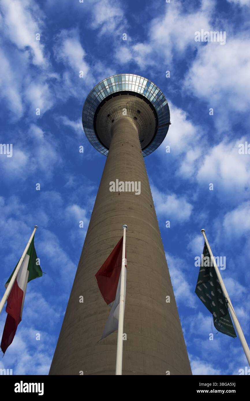 Tour du Rhin à Duesseldorf, Allemagne, Europe Banque D'Images