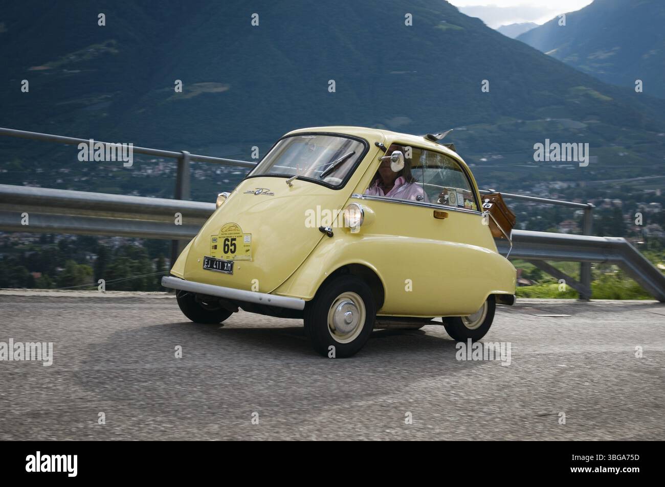 Oldtimer-Rally Suedtirol-Classic à Schenna / Tyrol du Sud 2014, tyrol du Sud voitures classiques 2014 BMW Isetta (construit en 1959) sur la Labersstrasse en montée à t Banque D'Images