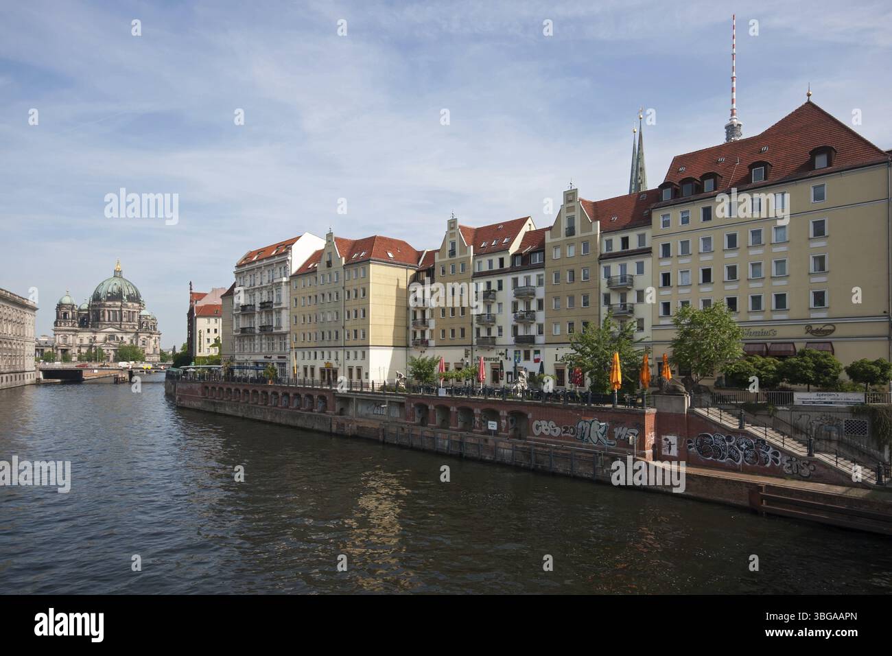 Spree au Nokolaiviertel avec le Berliner Dome, Berlin, Allemagne, Europe Banque D'Images