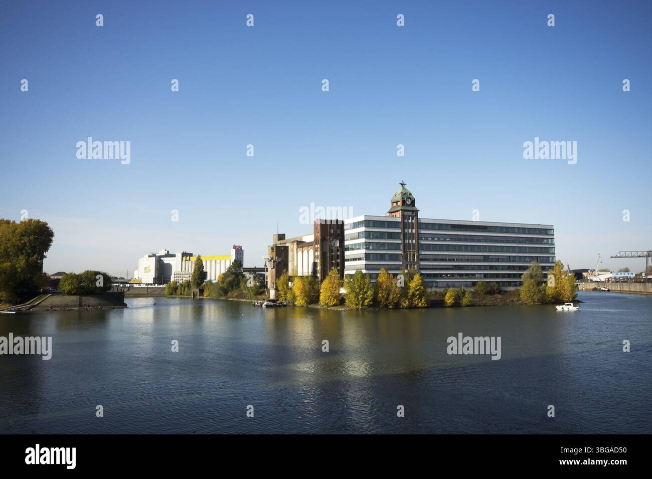 Ancien moulin de Plange dans le port de commerce de Duesseldorfer, Allemagne, Europe Banque D'Images