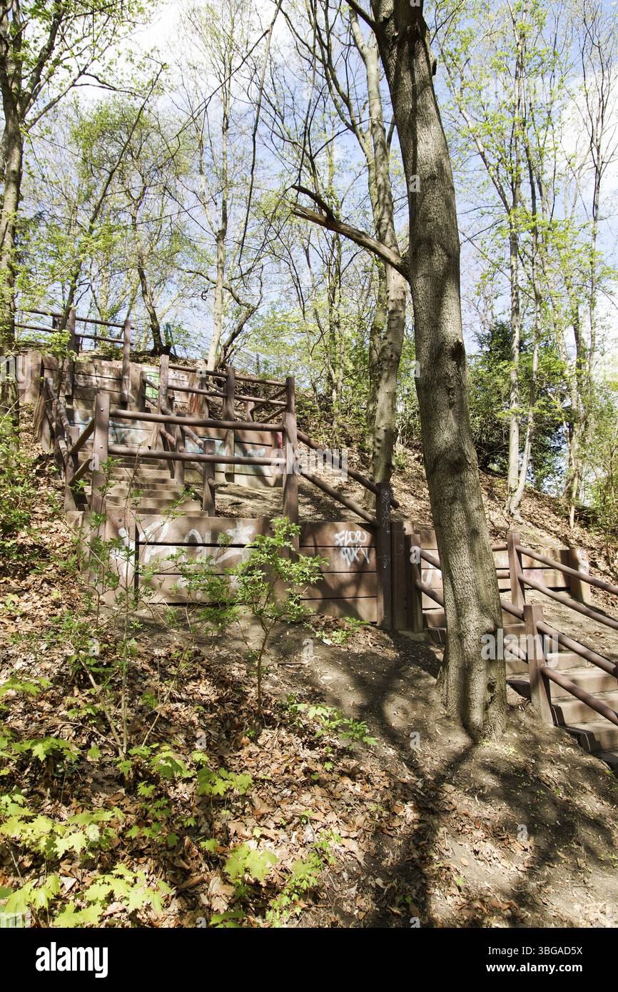 Escalier jusqu'au Flak-bunker Humboldthain à Berlin, Allemagne, Europe Banque D'Images