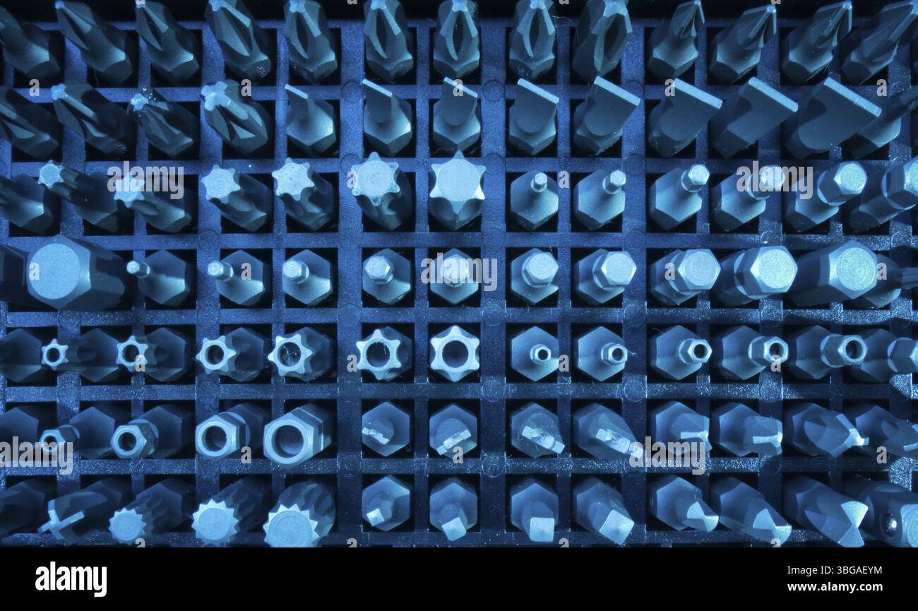 Une grande variété d'embouts de vis dans un jeu de couleur bleue Banque D'Images