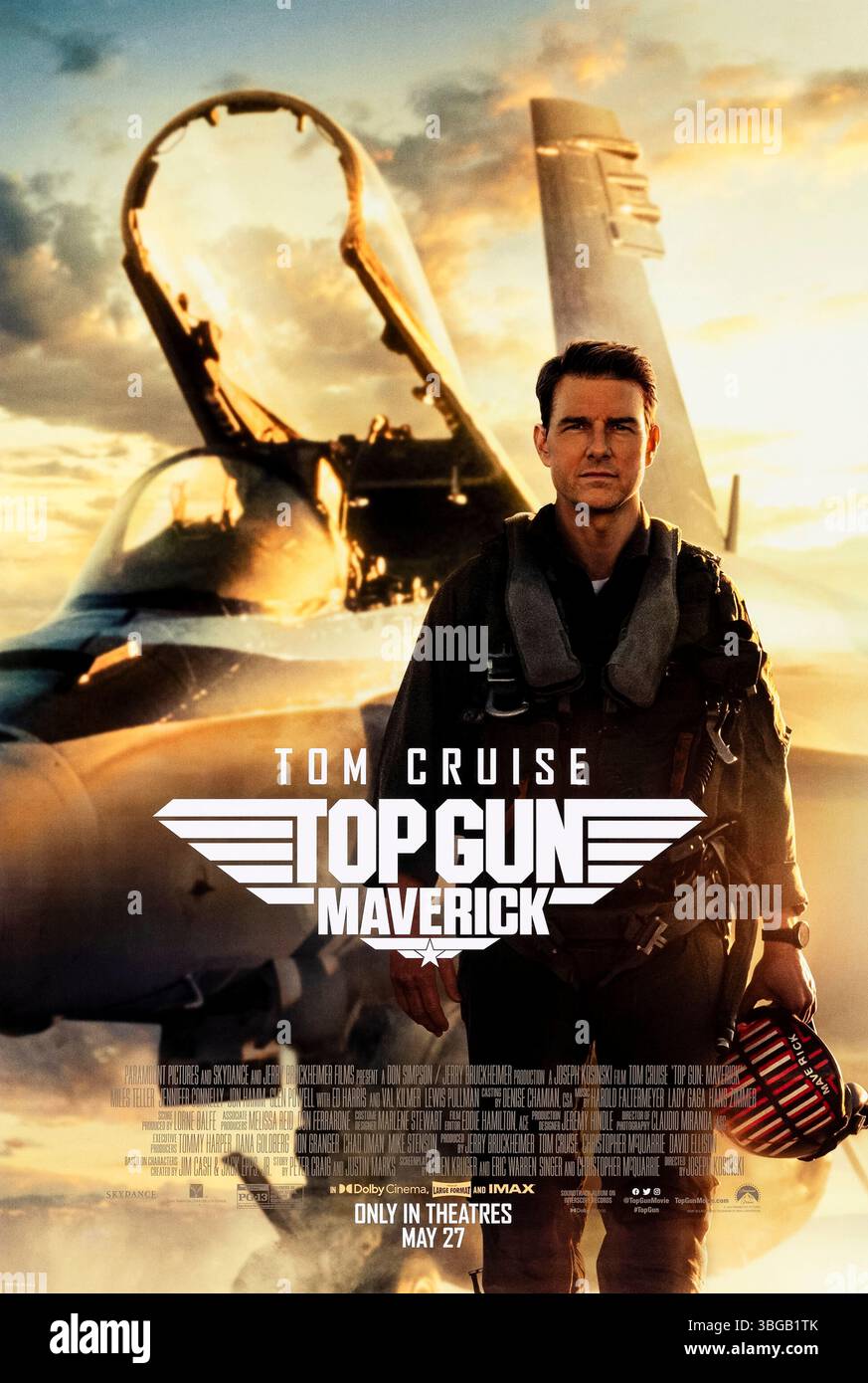 Top Gun : Maverick 2022 réalisé par Joseph Kosinski et mettant en vedette Tom Cruise, Miles Teller et Jennifer Connelly. Maverick revient former une nouvelle génération de pilotes Top Gun, confrontant son passé et menant une mission dangereuse qui définira leur avenir. Photographie d'une affiche américaine originale À USAGE ÉDITORIAL EXCLUSIF. Crédit : BFA / Paramount Pictures Banque D'Images