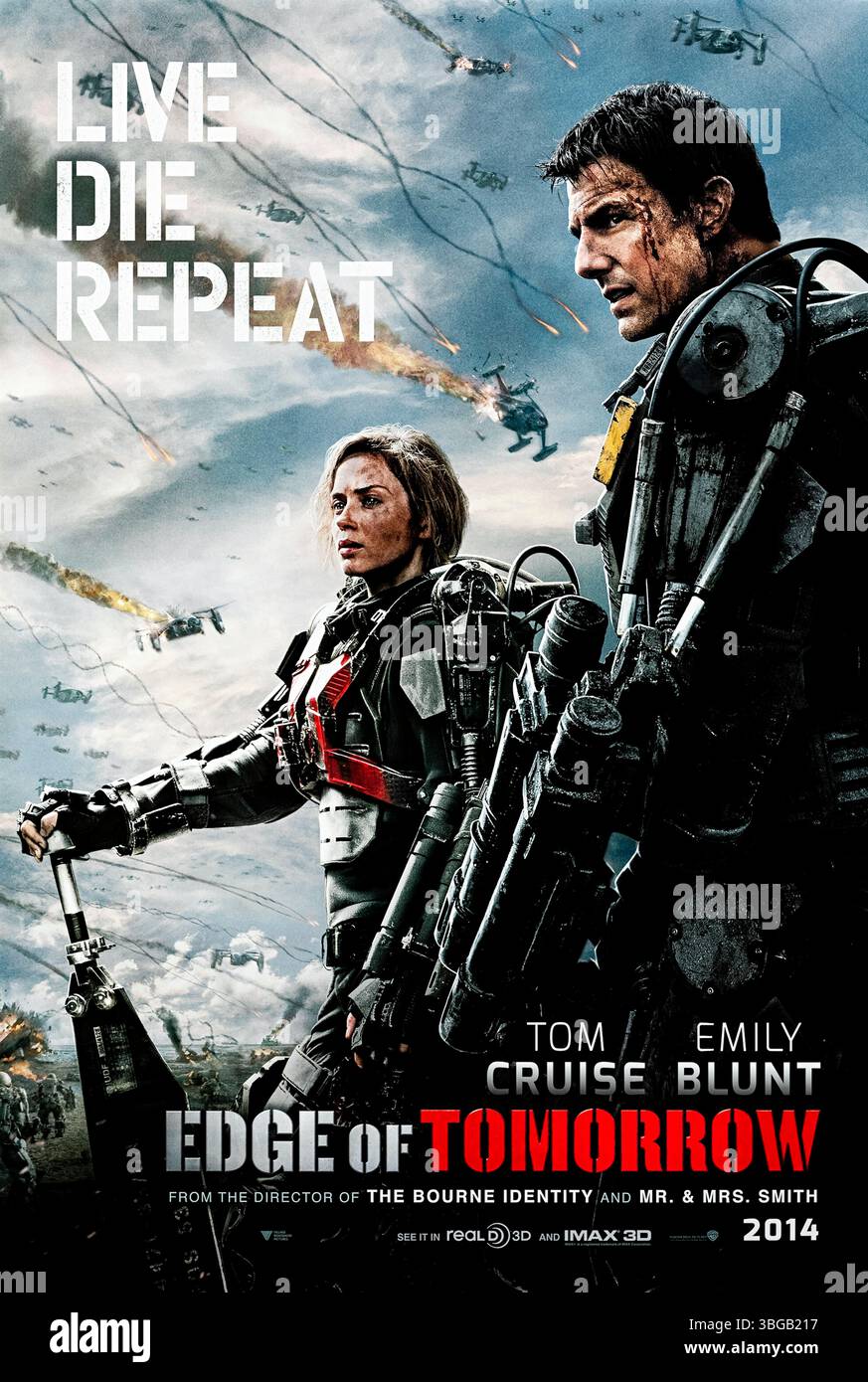 Edge of Tomorrow (2014) réalisé par Doug Liman et mettant en vedette Tom Cruise, Emily Blunt et Bill Paxton. Dans une future guerre contre les extraterrestres, un soldat acquiert la capacité de réinitialiser le temps, revivant le même jour dans un combat désespéré pour sauver l'humanité. Photographie d'une affiche originale US Advance À USAGE ÉDITORIAL EXCLUSIF. Crédit : BFA / Warner Bros Banque D'Images Edge of Tomorrow (2014) réalisé par Doug Liman et mettant en vedette Tom Cruise, Emily Blunt et Bill Paxton. Dans une future guerre contre les extraterrestres, un soldat acquiert la capacité de réinitialiser le temps, revivant le même jour dans un combat désespéré pour sauver l'humanité. Photographie d'une affiche originale US Advance À USAGE ÉDITORIAL EXCLUSIF. Crédit : BFA / Warner Bros Banque D'Images