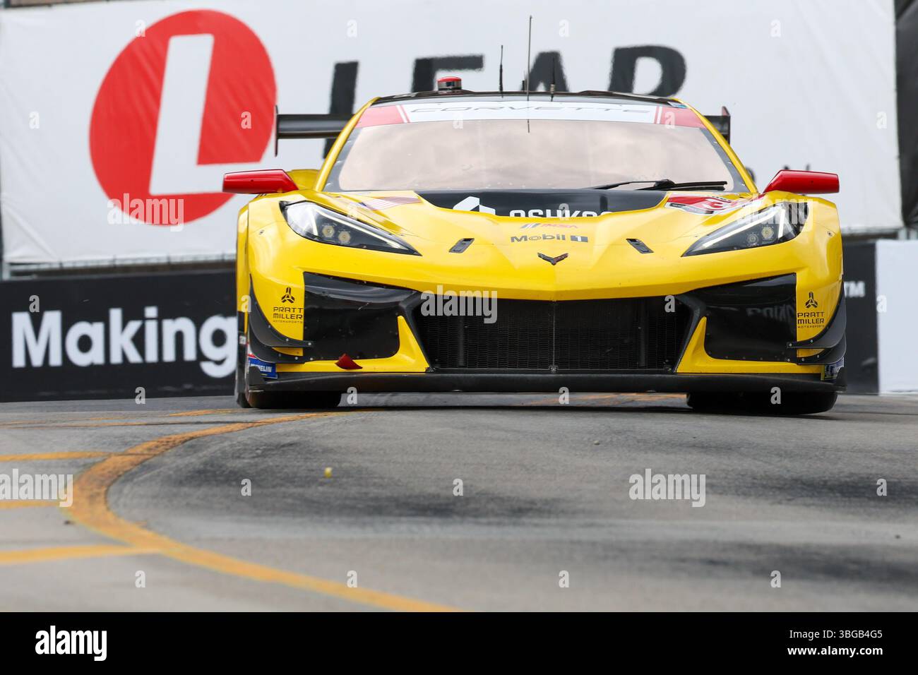 30 mai 2025 : le pilote de Corvette Racing Pratt Miller Motorsports Alexander Sims (3) conduit pendant les qualifications pour le Grand Prix de Détroit Chevrolet Sports car Classic. La série IMSA WeatherTech Sportscar organise le Grand Prix de Detroit Chevrolet Detroit Sports car Classic dans les rues du centre-ville de Detroit, Michigan. (Jonathan Tenca/CSM) Banque D'Images