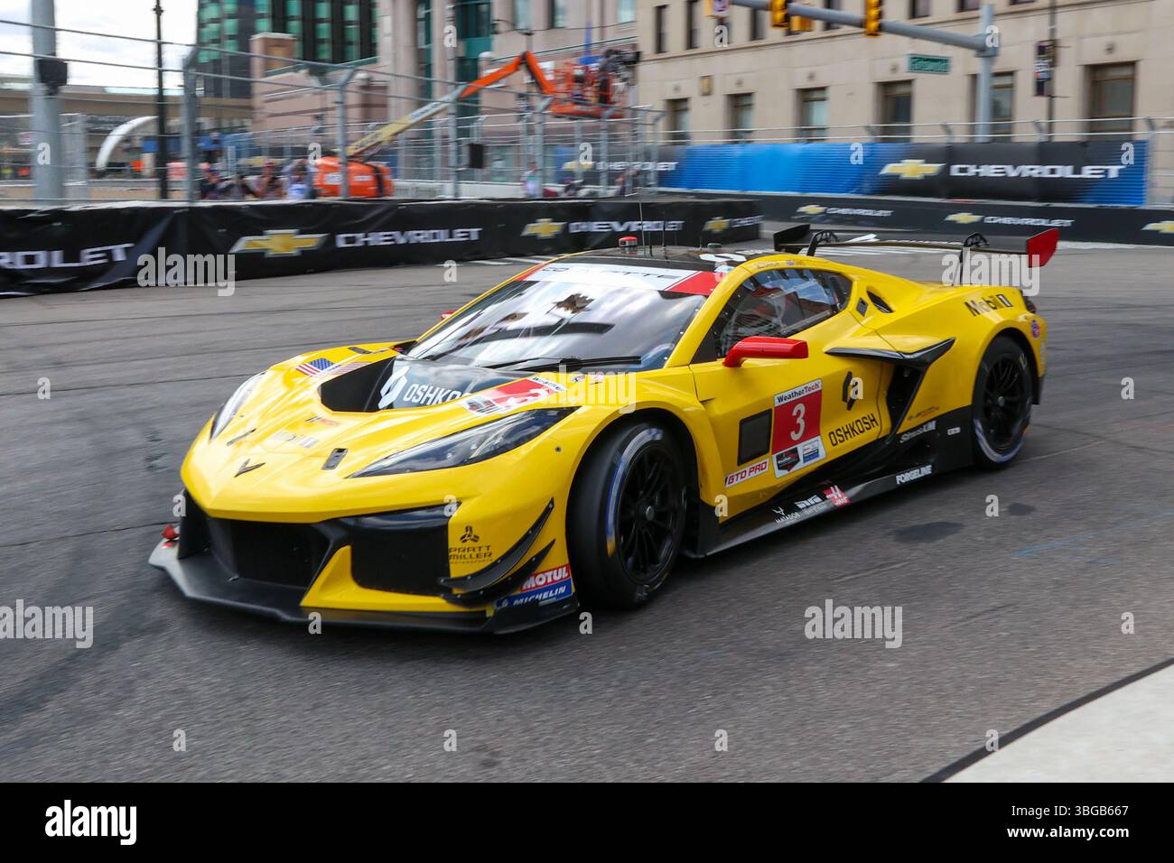 31 mai 2025 : Alexander Sims (3), pilote Pratt Miller Motorsports, conduit pendant le Grand Prix de Détroit Chevrolet Sports car Classic. La série IMSA WeatherTech Sportscar organise le Grand Prix de Detroit Chevrolet Detroit Sports car Classic dans les rues du centre-ville de Detroit, Michigan. (Jonathan Tenca/CSM) Banque D'Images