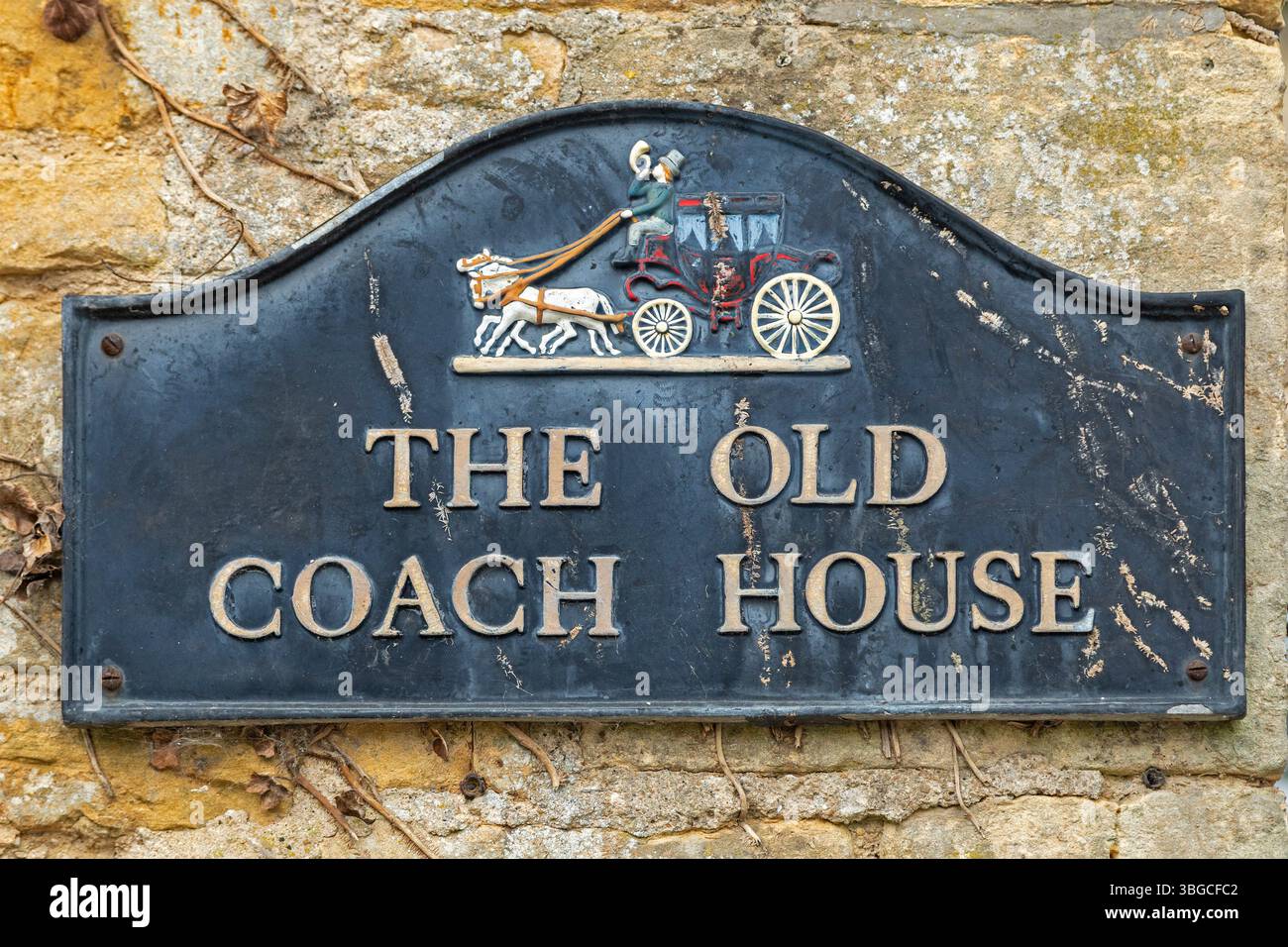 Pub signe The Old Coach House, Bourton-on-the-Water, The Cotswolds, Gloucestershire, Angleterre, grande-Bretagne Banque D'Images