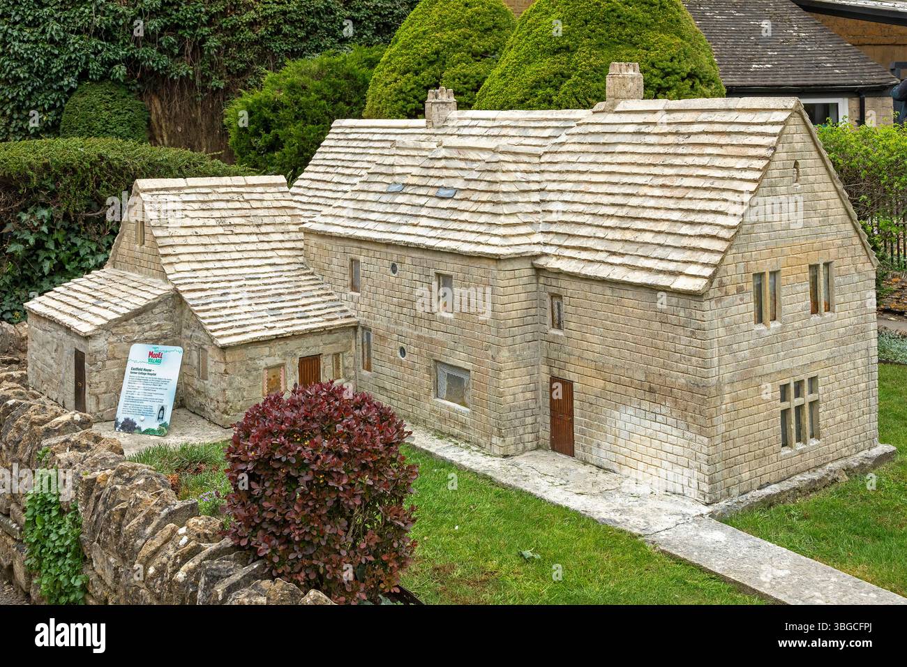 Bâtiment, maison, Village modèle, Bourton-sur-l'-eau, les Cotswolds, Gloucestershire, Angleterre, Grande-Bretagne Banque D'Images