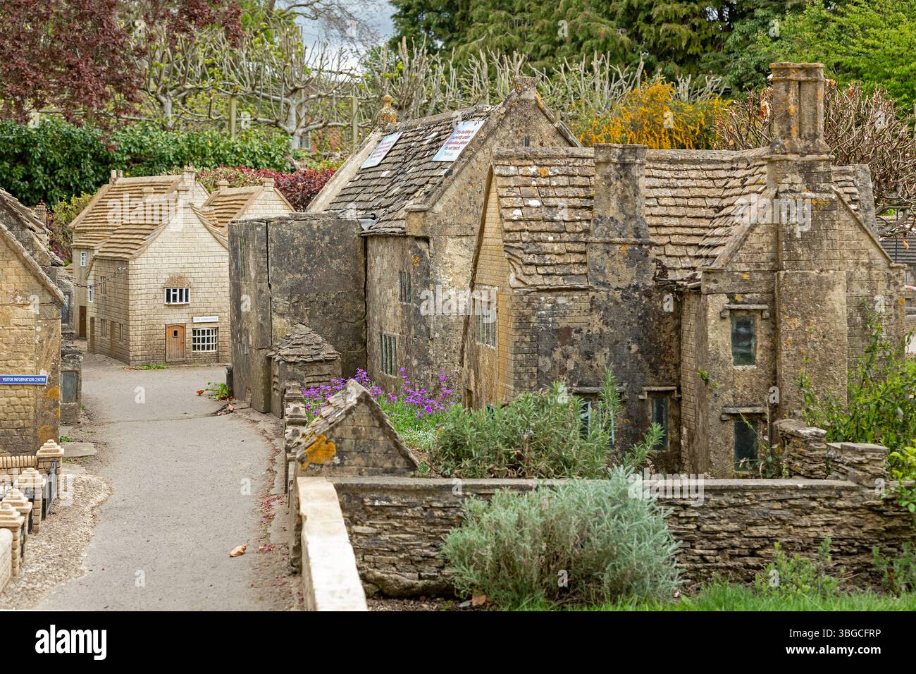 Bâtiments, maisons, Village modèle, Bourton-on-the-Water, les Cotswolds, Gloucestershire, Angleterre, Grande-Bretagne Banque D'Images