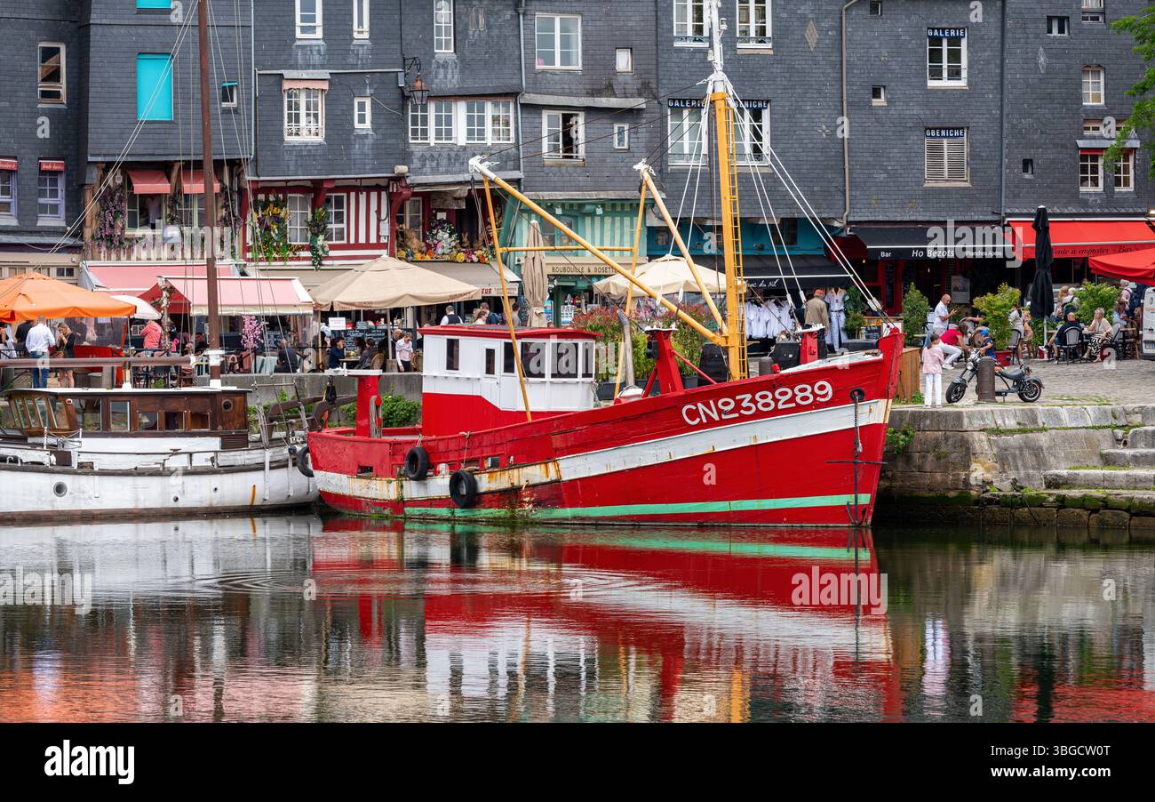 Le Vieux Port de Honfleur, célèbre port de la ville normande de Honfleur. Banque D'Images