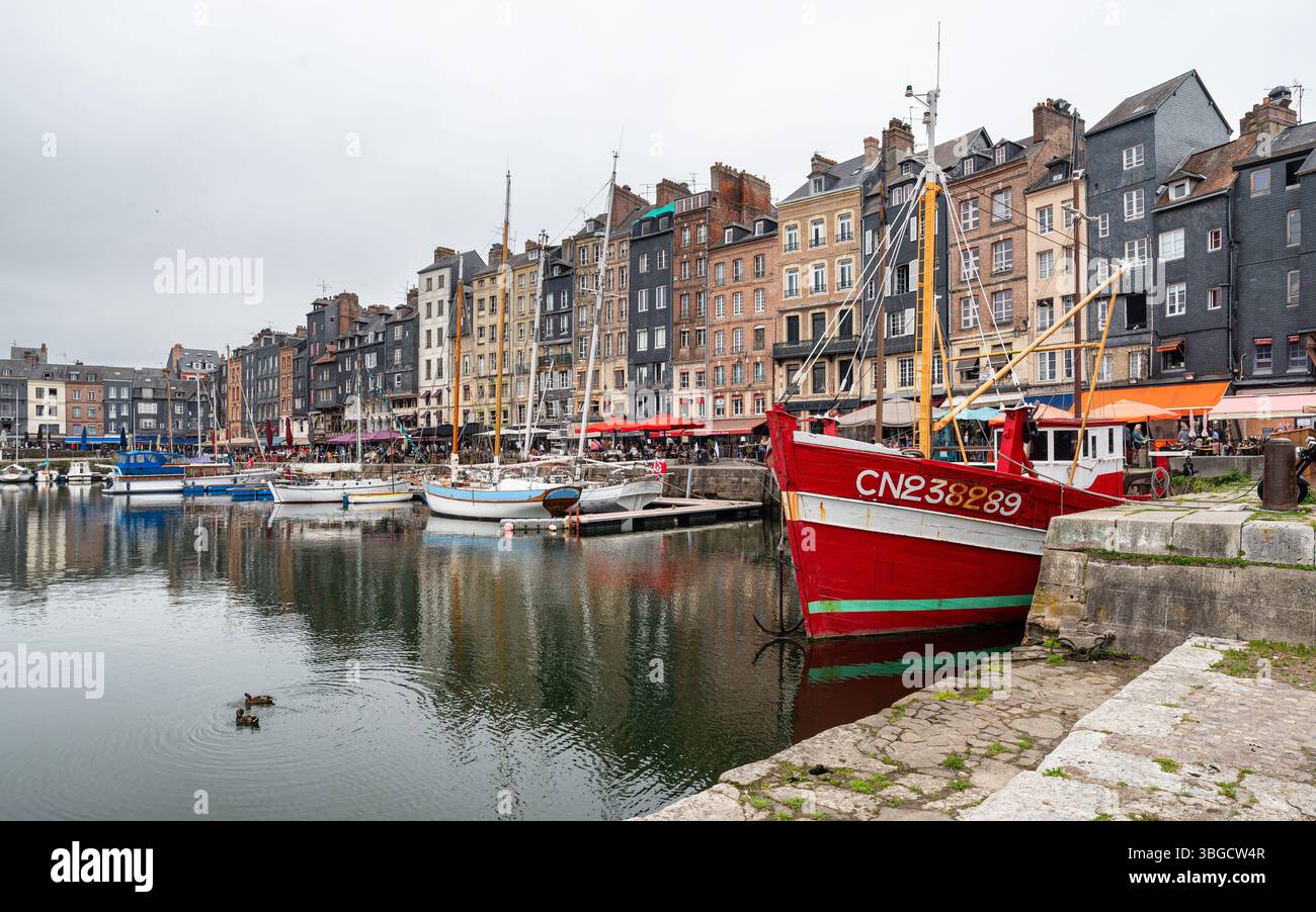 Le Vieux Port de Honfleur, célèbre port de la ville normande de Honfleur. Banque D'Images