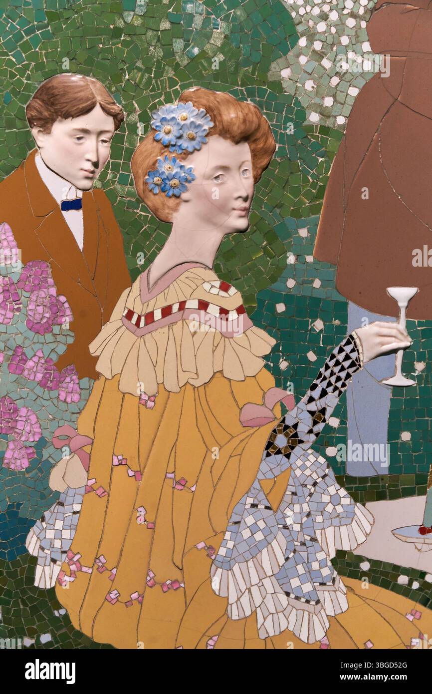 Mosaïques décoratives de Casa Lleó Morera, Barcelone, (gros plan), 1905-1906, mosaïque en céramique, Gaspar Homar (1870-1955), Josep Pey (Dibuix del plafó) (1875-1956), Antoni Serra (cap i Mans de porcellana) (1869-1932), Joan Carreras (Models en guix) (1860- ?), Museu Nacional D'Art de Catalunya, Barcelone, Espagne. Banque D'Images