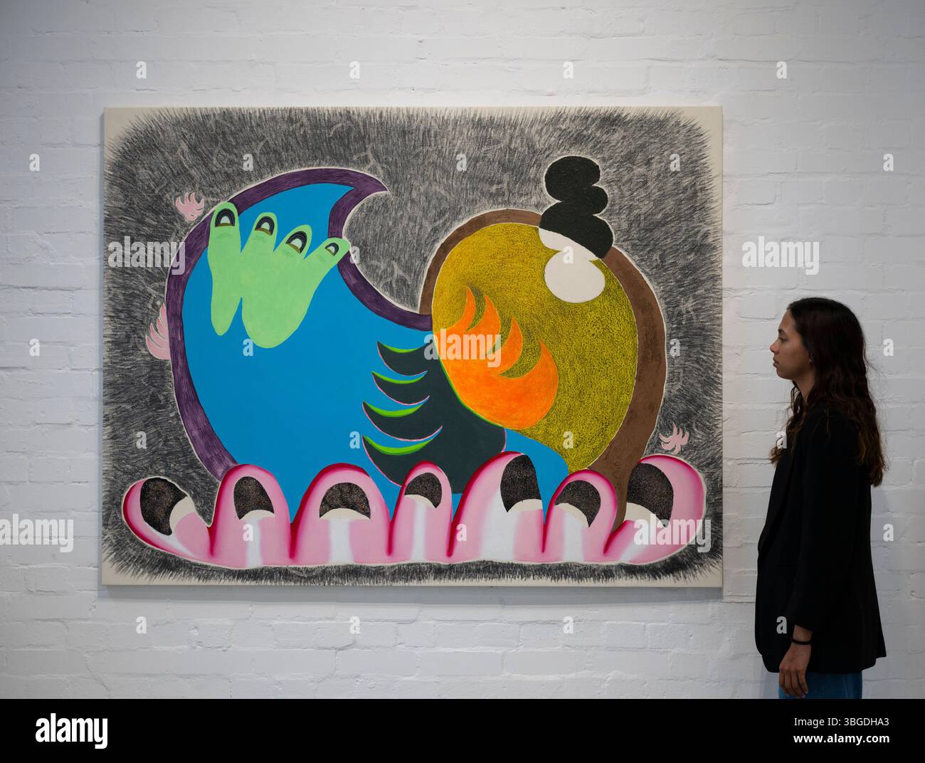 Elizabeth Xi Bauer Gallery, Deptford, Londres, Royaume-Uni. 5 juin 2025. L'exposition de Thiago Barbalho - chants - explore les intersections du langage visuel et de la technologie ancestrale, tissant ensemble l'histoire personnelle, la culture de masse, la pratique spirituelle et la recherche philosophique. Puisant dans une riche gamme d'influences, l'artiste brésilien transforme l'expérience en compositions visuelles complexes qui questionnent les frontières de l'écriture, de la communication et de l'échelle. Image : écriture manuscrite, 2025. Huile, acrylique, crayon de couleur, stylo à bille, marqueur permanent, graffiti et résine. Crédit : Malcolm Park/Alamy Li Banque D'Images