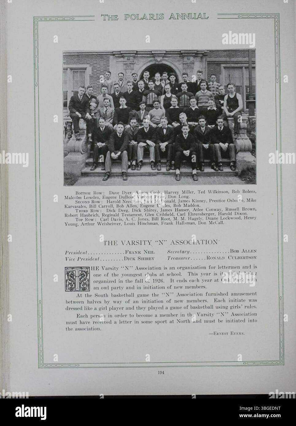 L'annuaire 1928 de l'école secondaire Nord, intitulé Polaris Annual, met en lumière l'histoire de l'école. Le premier lycée North, construit entre 1892 et 193, a été conçu par l'architecte Frank L. Packard dans un style néo-roman. Charles D. Everett en fut le directeur de 1893 à 1928. L'école a été déplacée au 100 East Arcadia Avenue en 1924, où elle a fonctionné jusqu'à sa fermeture en 1979. Il a ensuite rouvert en 2012 sous le nom de Columbus International High School. Banque D'Images