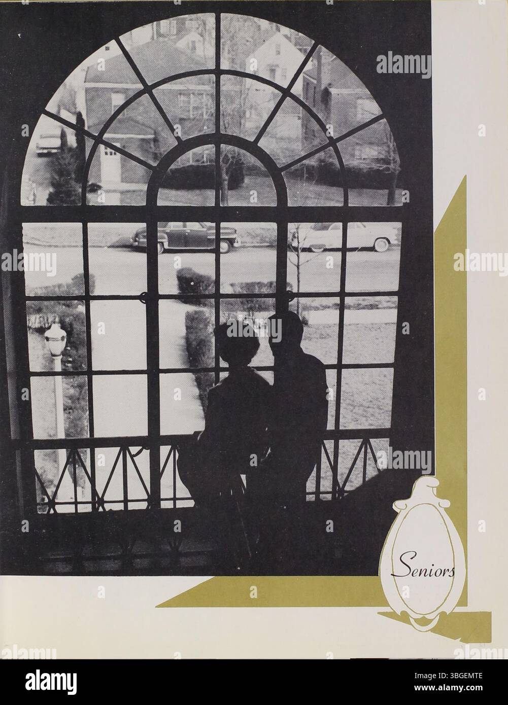 L'annuaire de 1959 de la West High School, « The Occident », commémore l'histoire de l'école. Inaugurée le 8 septembre 1908 au 120 South Central Avenue, l'école s'agrandit pour inclure 457 élèves et 19 enseignants en 1916. Un nouveau bâtiment au 179 South Powell Avenue a été conçu par Howard Dwight Smith et a ouvert ses portes en 1929. L'ancien bâtiment est devenu Starling Junior High et est resté en usage jusqu'à sa fermeture en 2012. Banque D'Images