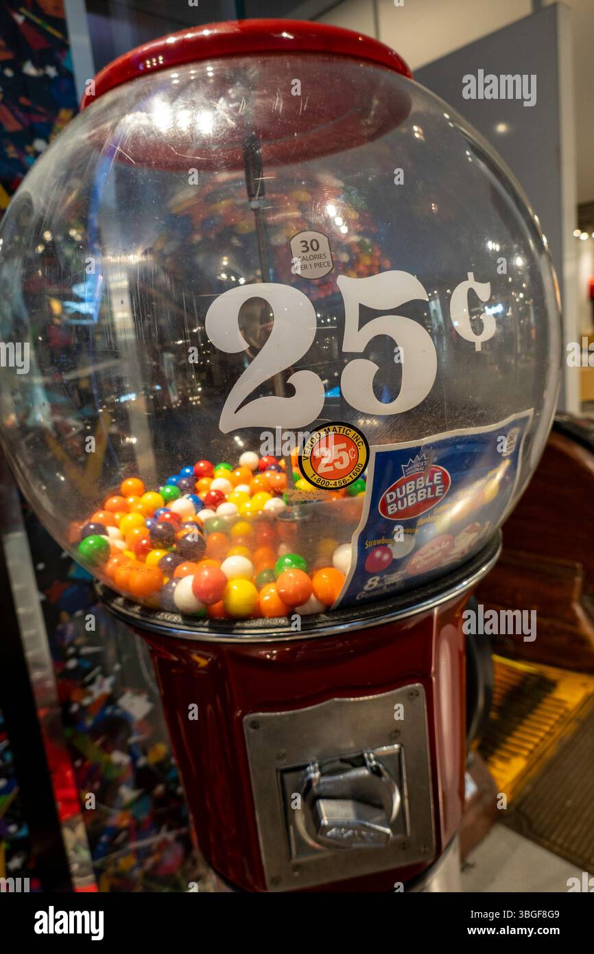 Machine à gumball à l'ancienne, 2025, États-Unis Banque D'Images