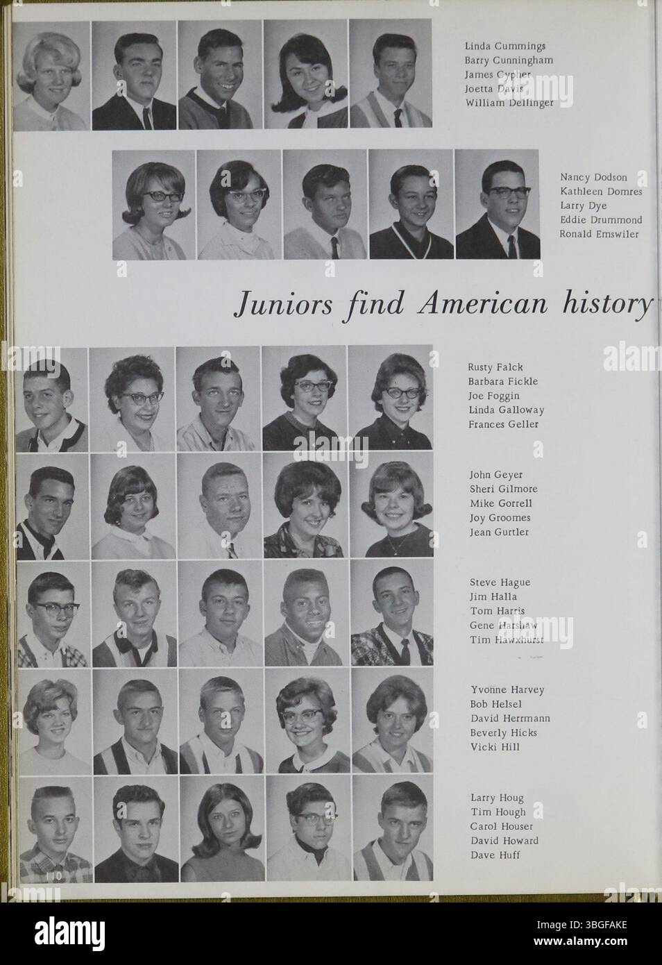 L'annuaire Reynolian de 1965 du lycée de Reynoldsburg reflète la croissance historique de l'école. La première école du canton de Truro était une cabane en rondins en 1819. En 1858, une école de briques de deux étages est construite à Jackson Street et Broadwyn Drive. La Reynoldsburg Union Academy a été créée en 1868. Le bâtiment a été rénové en 1925 avec un troisième étage. Aujourd'hui, le site est Hannah J. Ashton Middle School. Banque D'Images