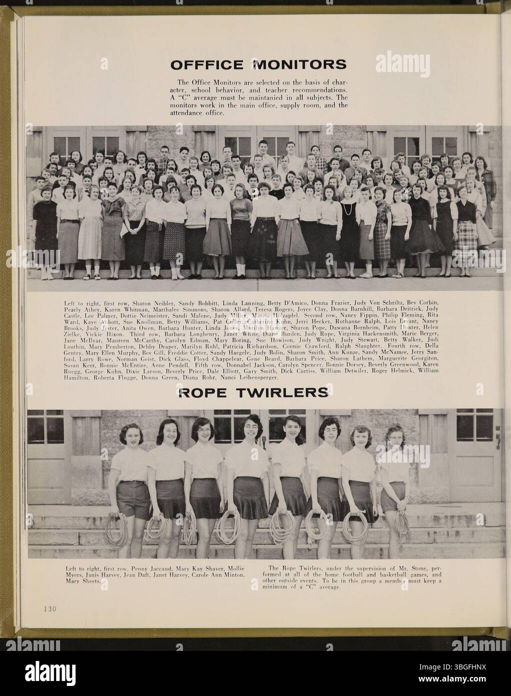L'annuaire de l'école secondaire West High School de 1958, 'The Occident', couvre l'histoire de l'école depuis sa fondation en 1908 au 120 South Central Avenue. En 1929, le deuxième bâtiment conçu par Howard Dwight Smith ouvre ses portes. Le bâtiment d'origine a été réaffecté comme Starling Junior High, qui a fonctionné jusqu'en 2012. Le deuxième bâtiment West High était encore opérationnel en 2018. Banque D'Images