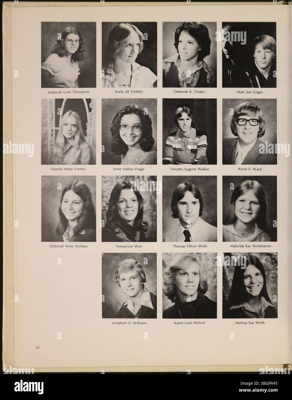 Reynolian, l'annuaire de 1978 du lycée de Reynoldsburg, détaille l'histoire du district scolaire. Une cabane en rondins a été utilisée comme première école en 1819, remplacée plus tard par un bâtiment en briques en 1858. La Reynoldsburg Union Academy, créée en 1868, est diplômée de sa première promotion en 1871. Le bâtiment d'origine de l'école a été rénové en 1925 et est devenu Hannah J. Ashton Middle School. Le district exploite maintenant deux campus d'écoles secondaires. Banque D'Images