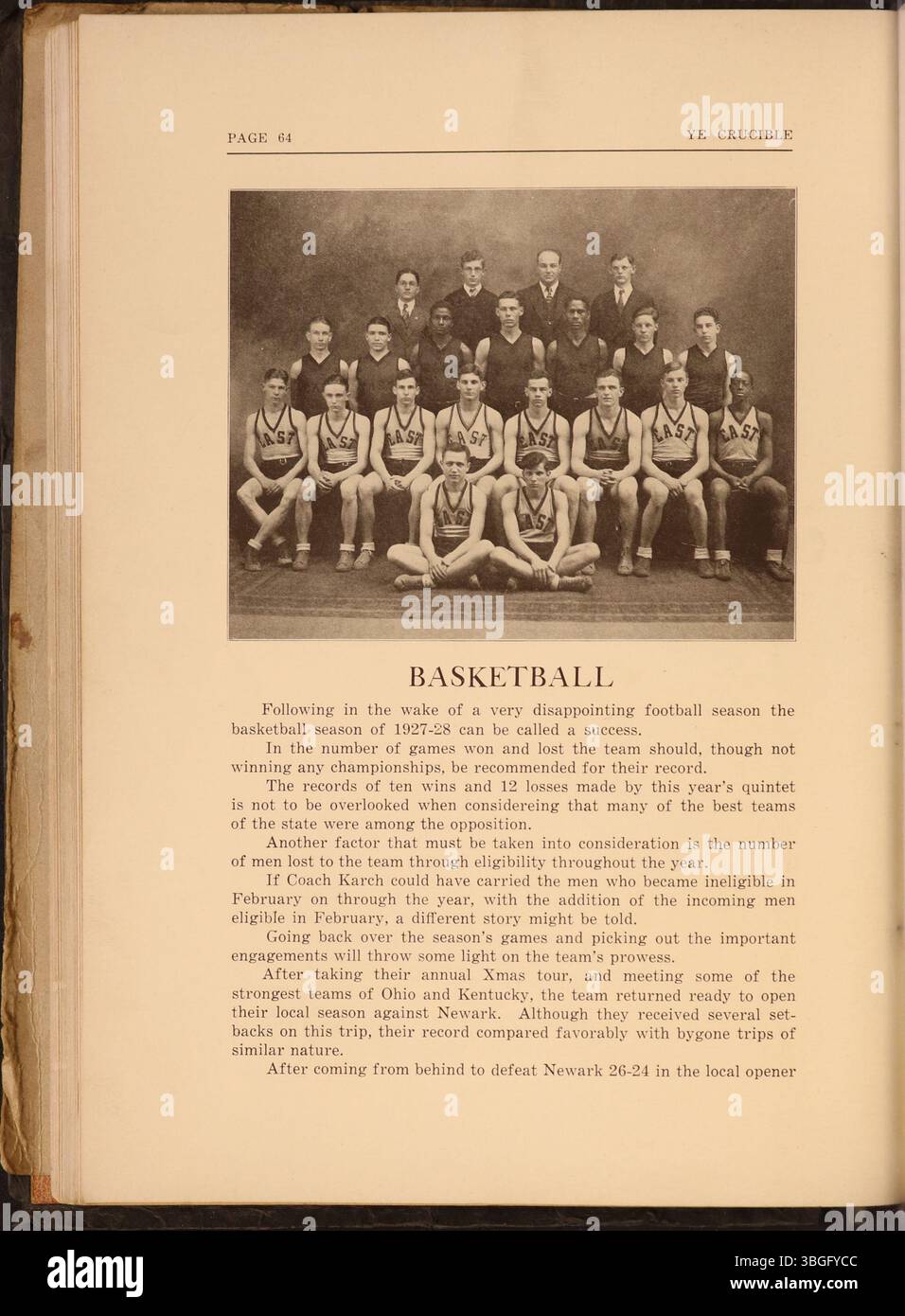 L'annuaire de 1928 de l'East High School, nommé Ye Crucible, capture l'héritage de l'école située à Columbus, Ohio. Le bâtiment, construit en 1922, a été conçu par Howell & Thomas dans le style néo-classique renouveau. East High School a été inauguré en 1923, après avoir déménagé de son site d'origine sur Franklin Avenue. L'école a été rénovée en 2008. Banque D'Images
