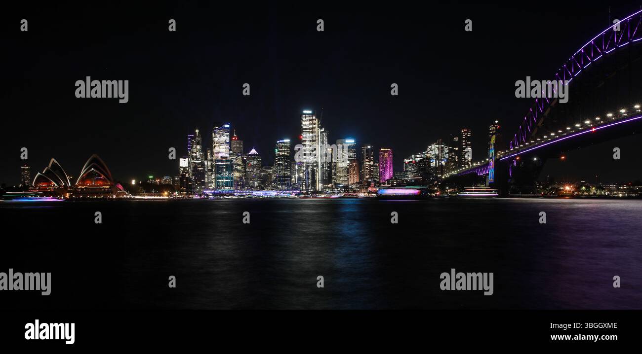 Sydney. 5 juin 2025. Cette photo prise le 5 juin 2025 montre une vue du festival des lumières Vivid Sydney à Sydney, en Australie. Vivid Sydney, une célébration annuelle de la créativité, de l'innovation et de la technologie, se tient ici du 23 mai au 14 juin de cette année. Crédit : ma Ping/Xinhua/Alamy Live News Banque D'Images