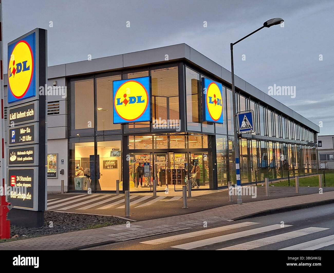 Magasin Lidl moderne, Rhénanie du Nord-Westphalie, Allemagne, Weilerswist Banque D'Images
