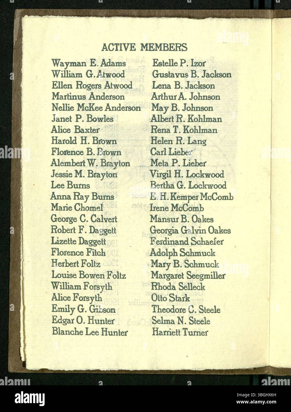 L'annuaire Portfolio 1913-1914, publié par le Portfolio Club, offre une collection d'œuvres créatives de ses membres, y compris des arts visuels et littéraires Ce numéro met en lumière les activités du club et les réalisations des membres au cours de l'année. Banque D'Images