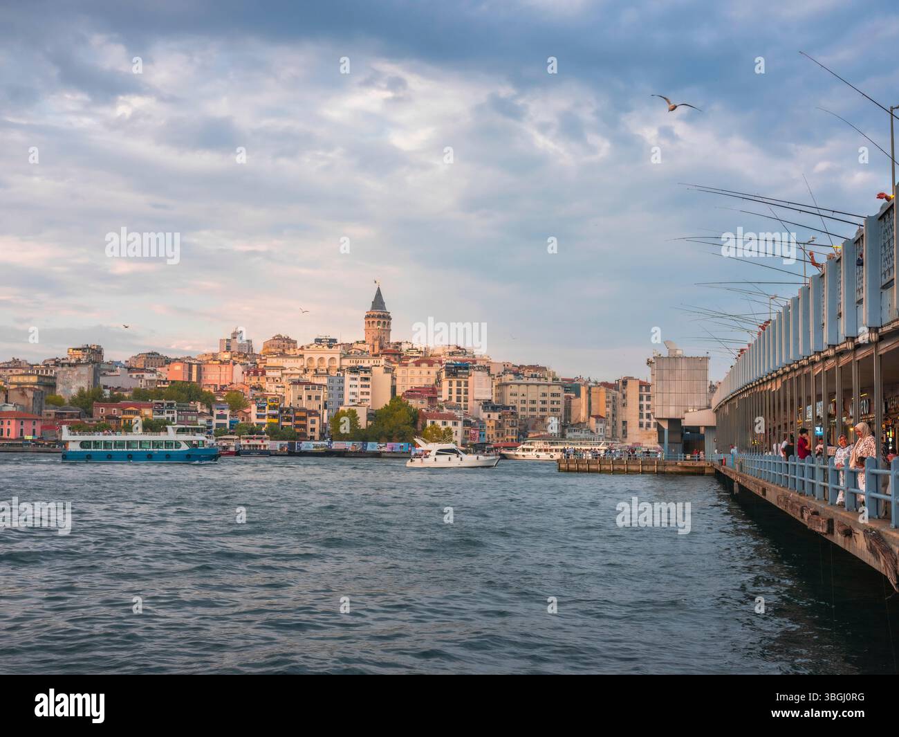 Istanbul, quartier de BeyoÄŸlu, Pont de Galata, Tour de Galata, Bosphore Banque D'Images
