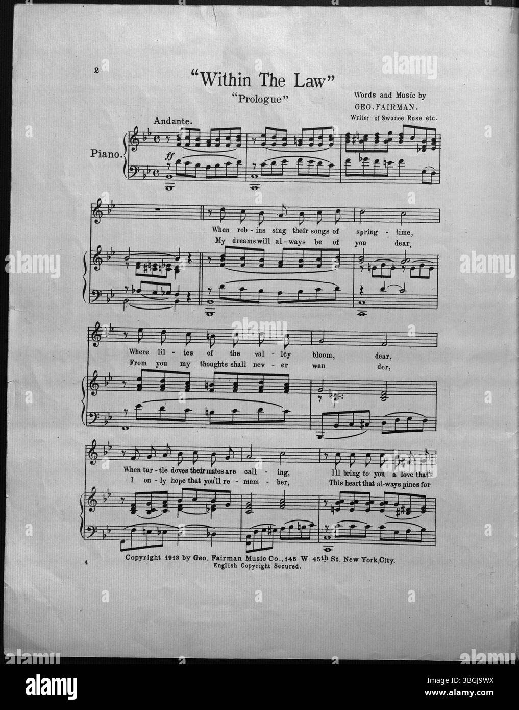 'Within the Law' (1913) présente une couverture bordée de roses rouges avec un homme et une femme à l'intérieur des roses. Une photographie d'Elsie Janis est présentée au centre, améliorant l'attrait visuel. Banque D'Images