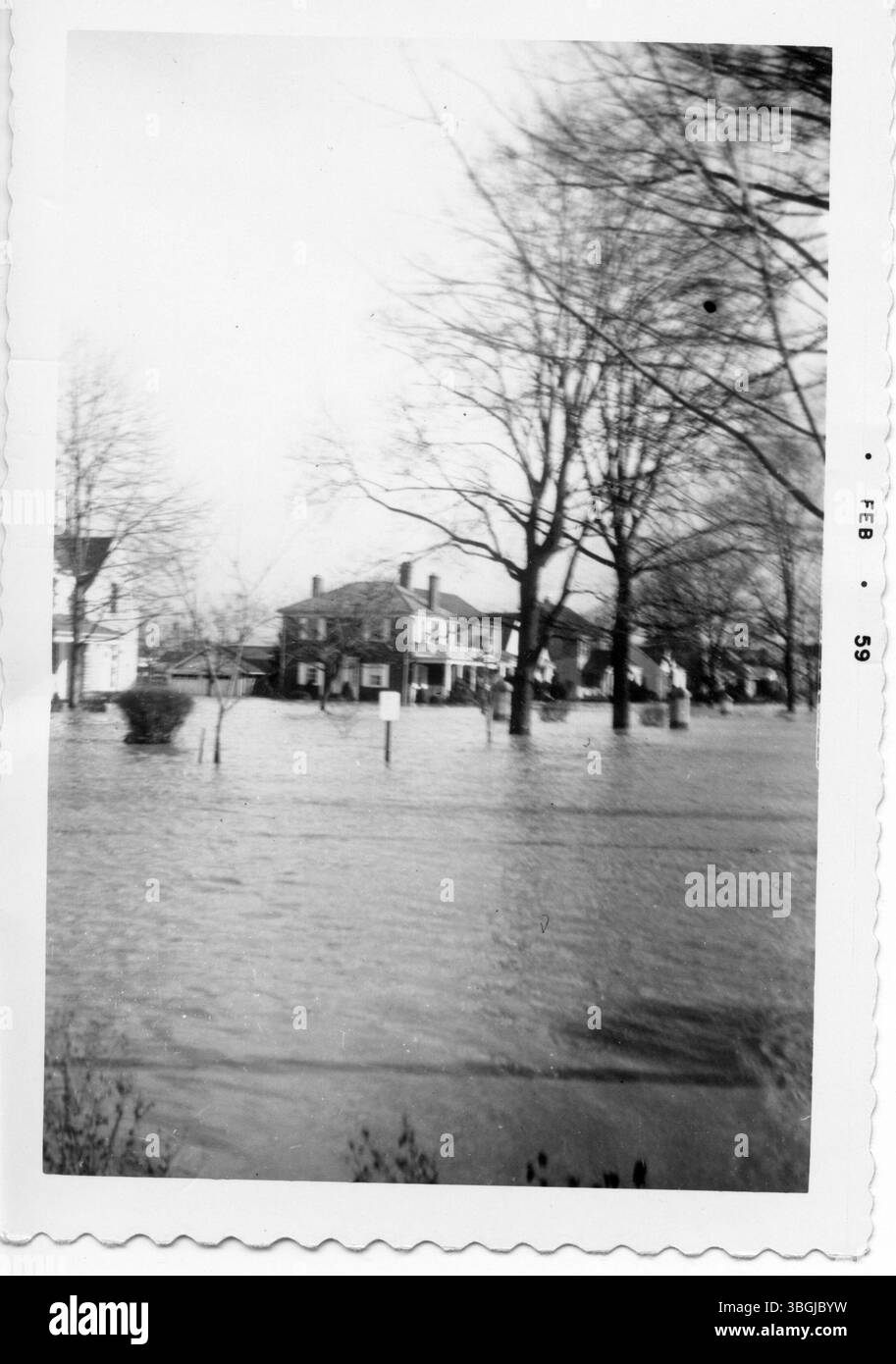 L'inondation de 1959 dans le quartier de Bide A Wee Park a résulté de 3 à 6 pouces de pluie tombant sur un sol gelé enneigé dans le centre de l'Ohio. Cela a provoqué des inondations majeures à travers les rivières de l'État entre le 21 et le 24 janvier, avec de nombreux cours d'eau atteignant le stade d'inondation. L'inondation d'Alum Creek est particulièrement grave, couvrant des zones allant du pont d'Alum Creek sur main Street à Fairwood Avenue, menant à des évacuations dans Hanford Village. Cette inondation a été parmi les plus élevées enregistrées en Ohio depuis 1913. Banque D'Images