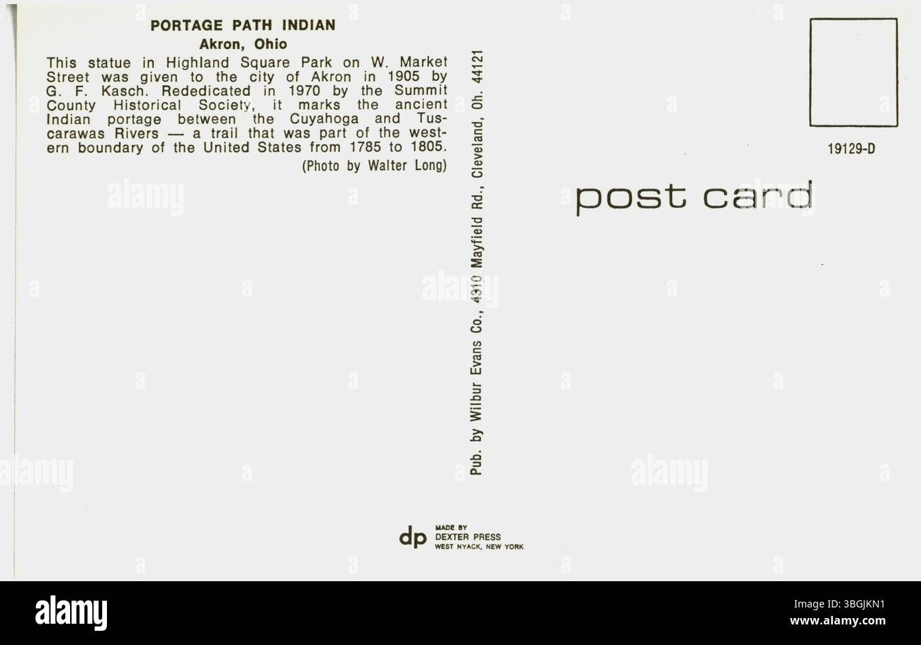 La statue indienne de Portage Path dans Highland Square Park, Akron, Ohio, marque la route historique du portage indien entre les rivières Cuyahoga et Tuscarawas. Il a été offert à Akron en 1905 et redédié en 1970. Banque D'Images