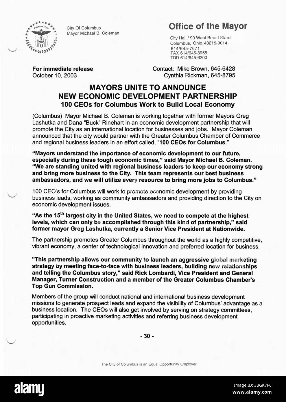 Cette série de communiqués de presse du bureau du maire Michael Coleman en 2003 comprend des annonces importantes concernant les politiques municipales, le leadership politique et le service communautaire. Coleman, premier maire afro-américain de Columbus, a servi de 2000 à 2016. Banque D'Images