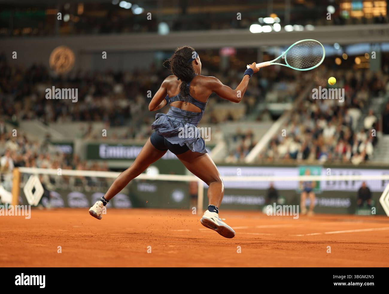 Paris, France. 05 juin 2025. Coco Gauff, des É.-U., joue contre lois boisson, de France, lors de son match de demi-finale à l’Open de France de Tennis à Roland Garros, à Paris, en France, le jeudi 5 juin 2025. GAUFF a gagné 6-1, 6-2. Photo de Maya Vidon-White/UPI crédit : UPI/Alamy Live News Banque D'Images