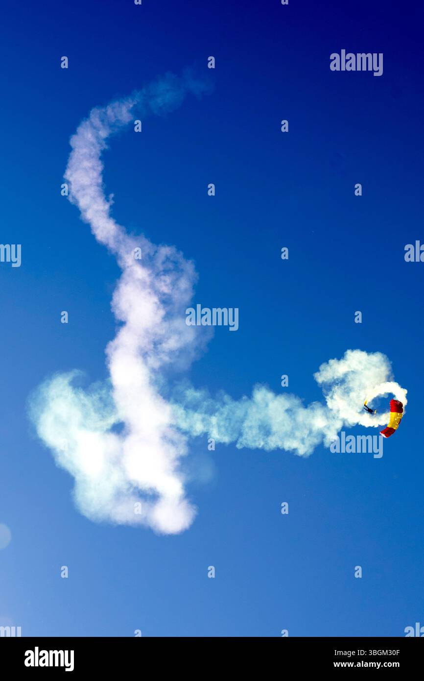 Festival Aereo San Javier, spectacle aérien, parachutistes, voltige, Santiago de la Ribera, Mar Menor, région autonome de Murcie, Espagne, Banque D'Images