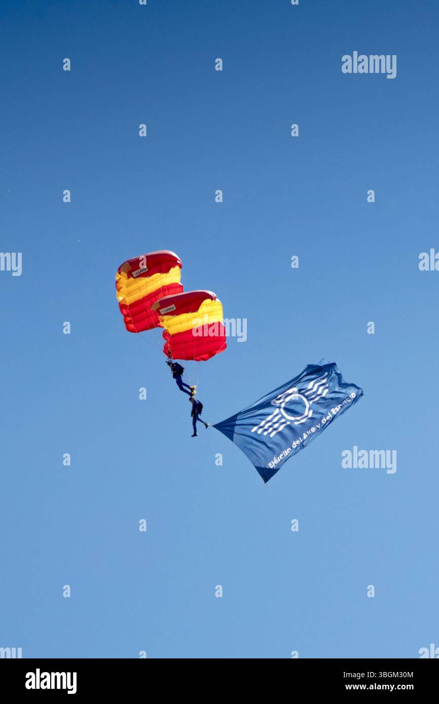 Festival Aereo San Javier, spectacle aérien, parachutistes, voltige, Santiago de la Ribera, Mar Menor, région autonome de Murcie, Espagne, Banque D'Images