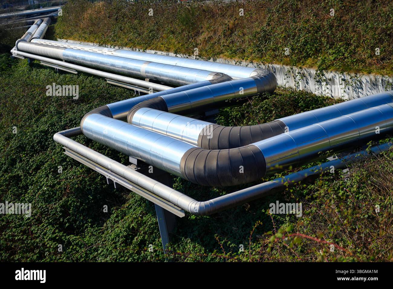 Tuyaux de chauffage urbain à Rothenburgsort, Hambourg, Allemagne Banque D'Images