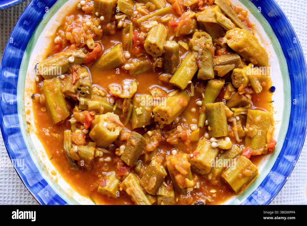 Okra Ragut Okra stew Banque de photographies et d’images à haute résolution - Alamy