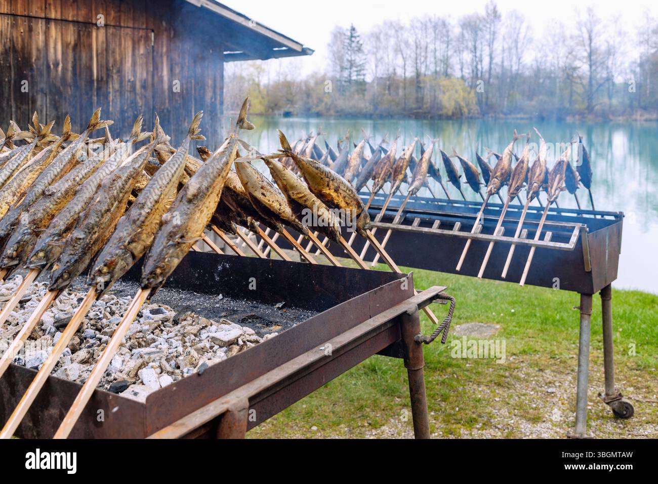 Le poisson frit au Wiflinger Weiher à Erdinger Land le vendredi Saint en haute-Bavière en Allemagne Banque D'Images