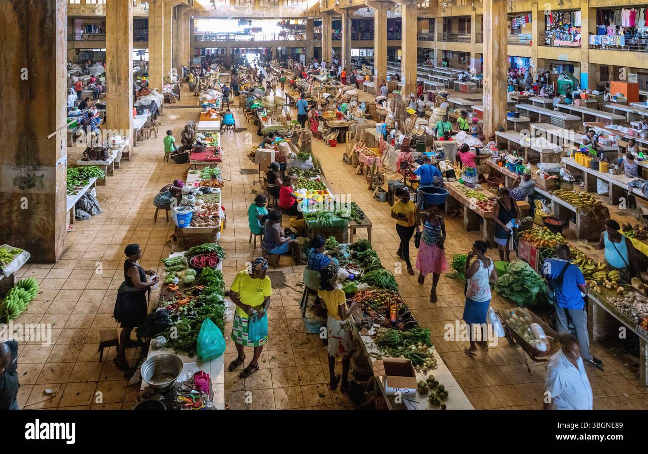 Halle de marché du Mercado Municipal de Sao Tomé sur l'île de Sao Tomé en Afrique de l'Ouest Banque D'Images