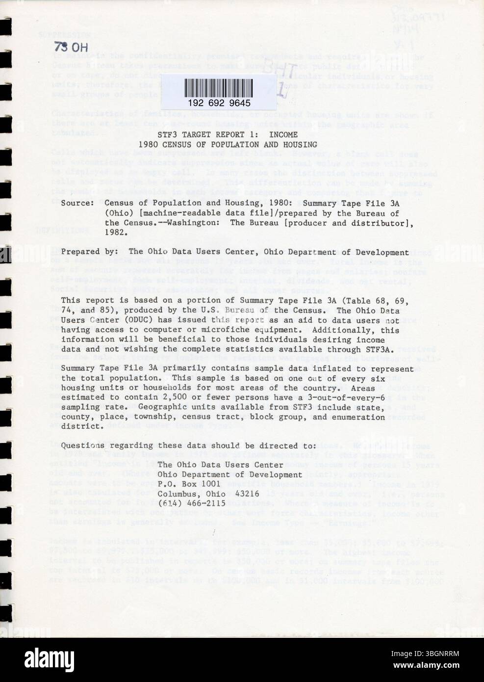Le fichier 3A sur ruban sommaire du recensement de 1980 fournit des données-échantillons gonflées pour représenter la population totale. Les données comprennent des échantillons d'unités de logement et de ménages, avec des taux d'échantillonnage différents selon la taille de la zone. Ce fichier aide les utilisateurs à analyser les caractéristiques de la population, le revenu et les données sur le logement pour plusieurs unités géographiques. Banque D'Images